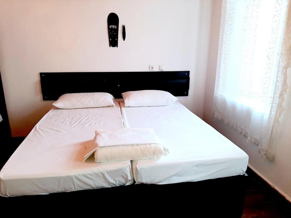 Flora'S Guesthouse 'The Fir Gate' Gjirokastër Exteriér fotografie