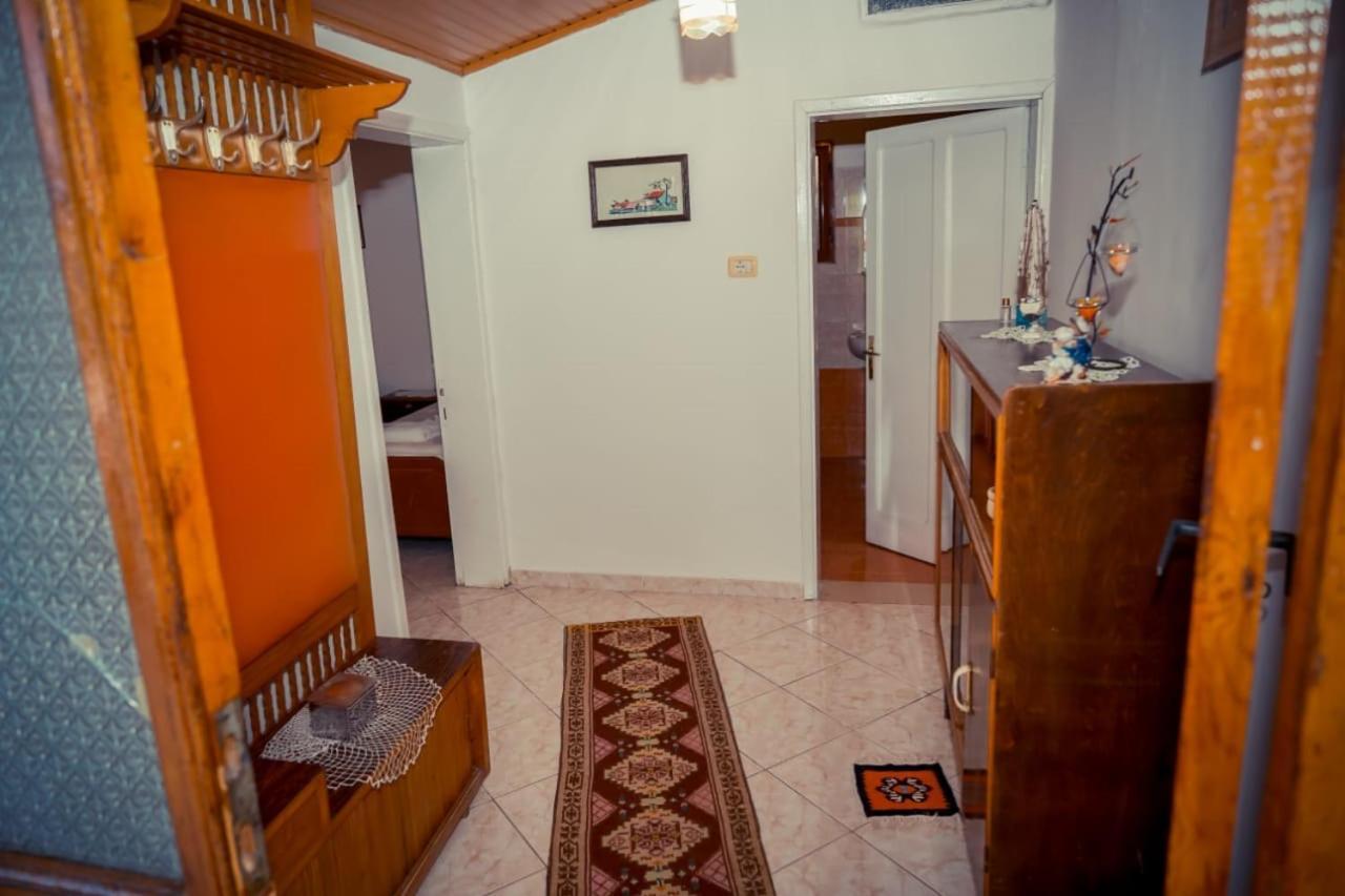 Flora'S Guesthouse 'The Fir Gate' Gjirokastër Exteriér fotografie