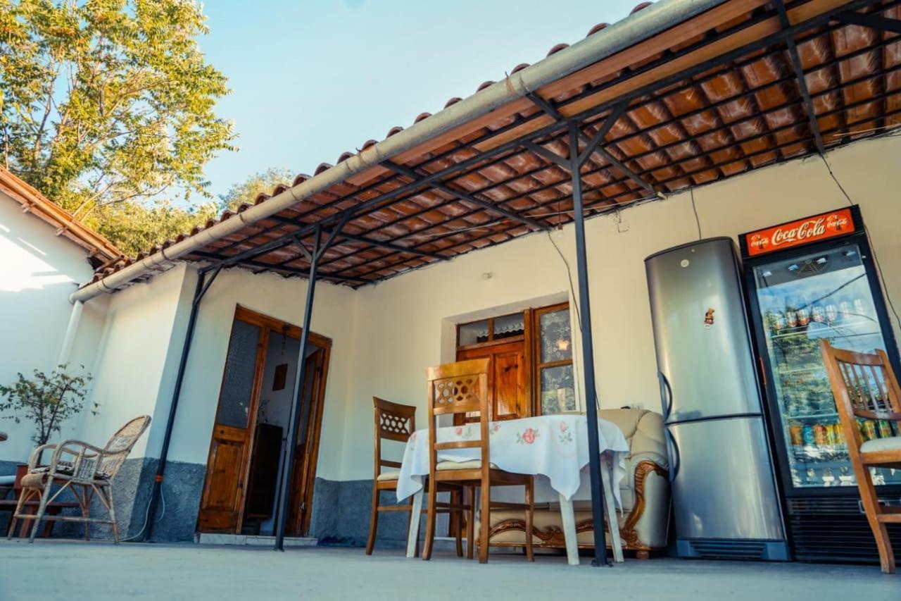Flora'S Guesthouse 'The Fir Gate' Gjirokastër Exteriér fotografie