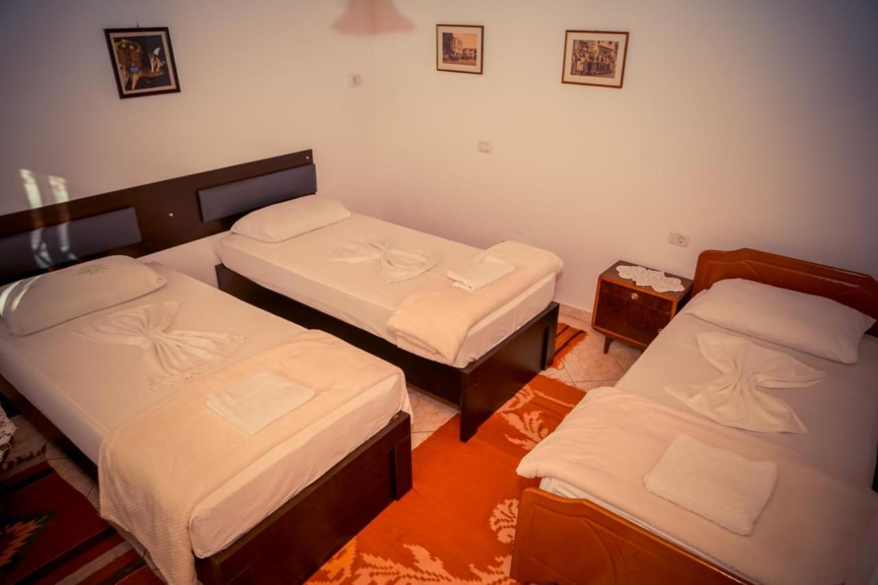 Flora'S Guesthouse 'The Fir Gate' Gjirokastër Exteriér fotografie