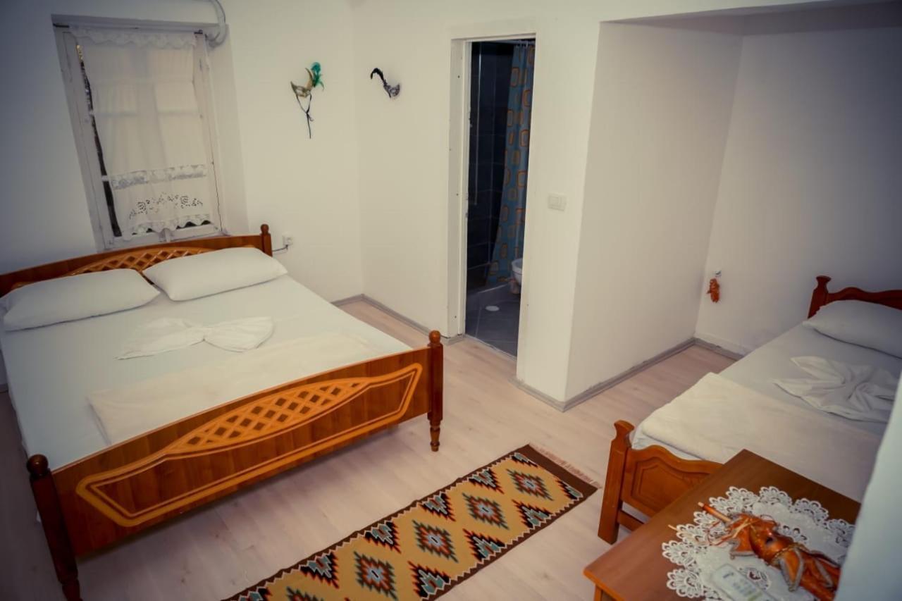 Flora'S Guesthouse 'The Fir Gate' Gjirokastër Exteriér fotografie