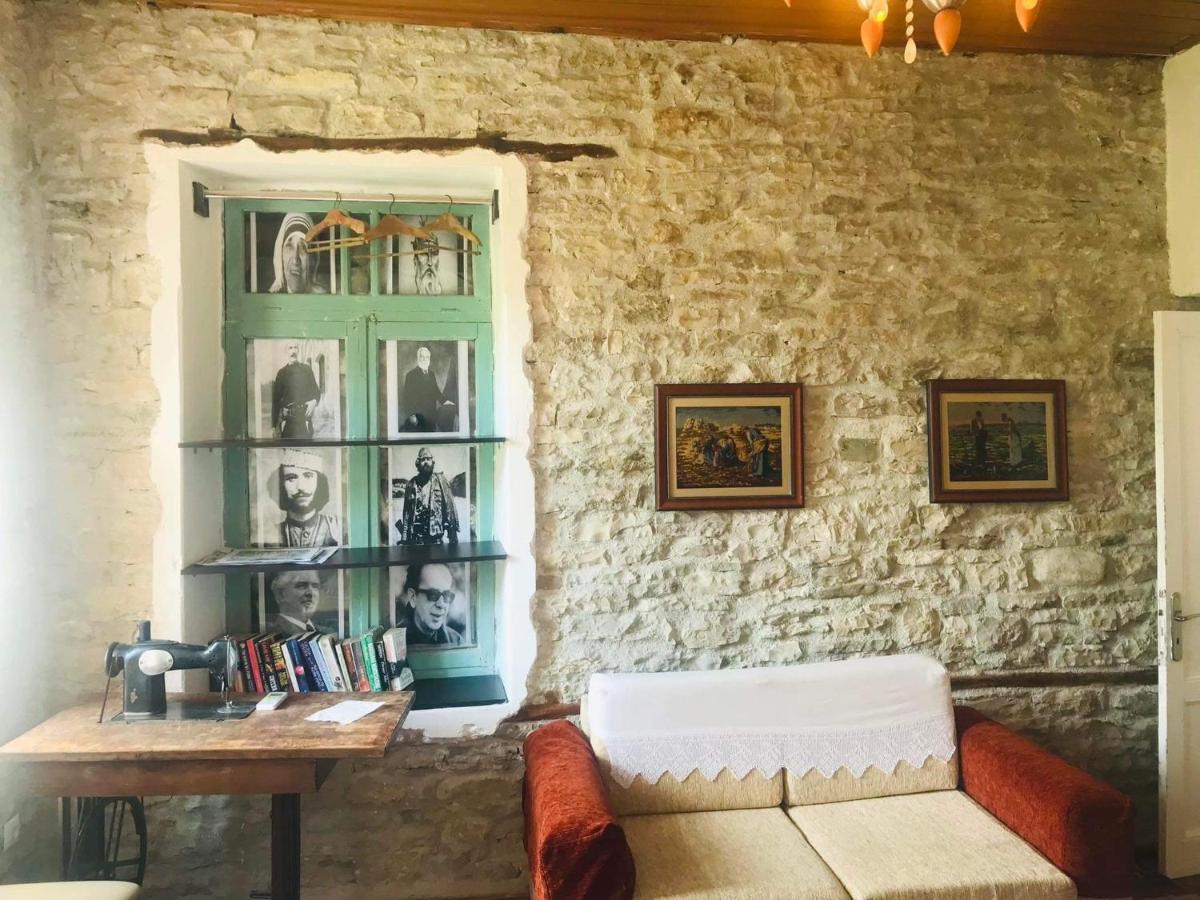 Flora'S Guesthouse 'The Fir Gate' Gjirokastër Exteriér fotografie