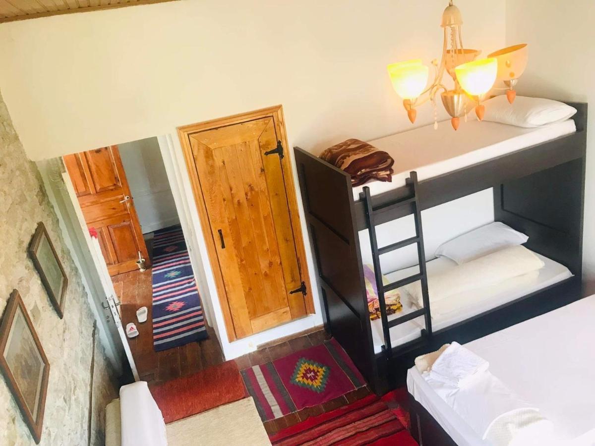 Flora'S Guesthouse 'The Fir Gate' Gjirokastër Exteriér fotografie