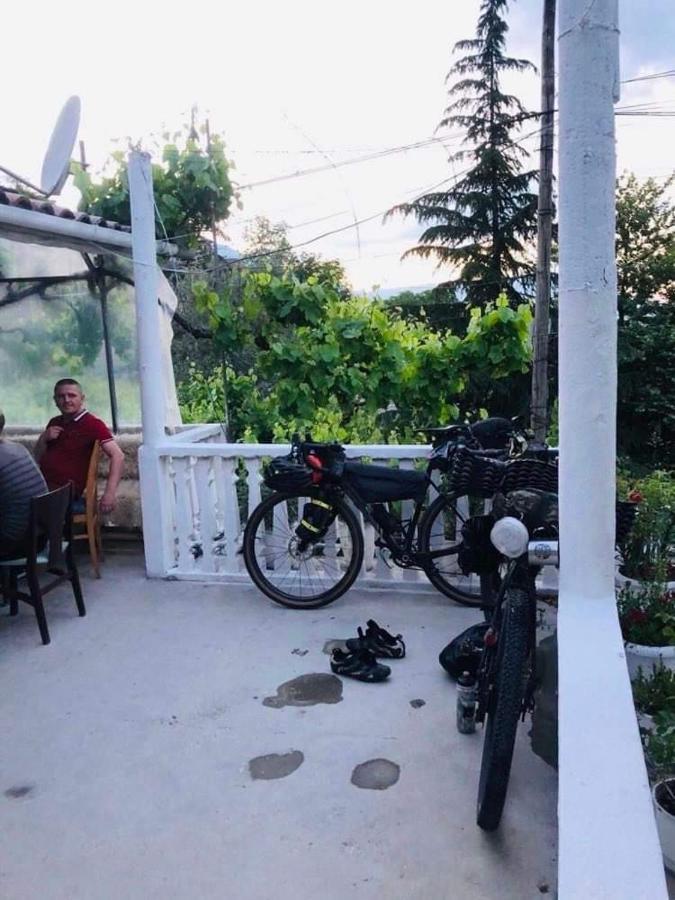 Flora'S Guesthouse 'The Fir Gate' Gjirokastër Exteriér fotografie